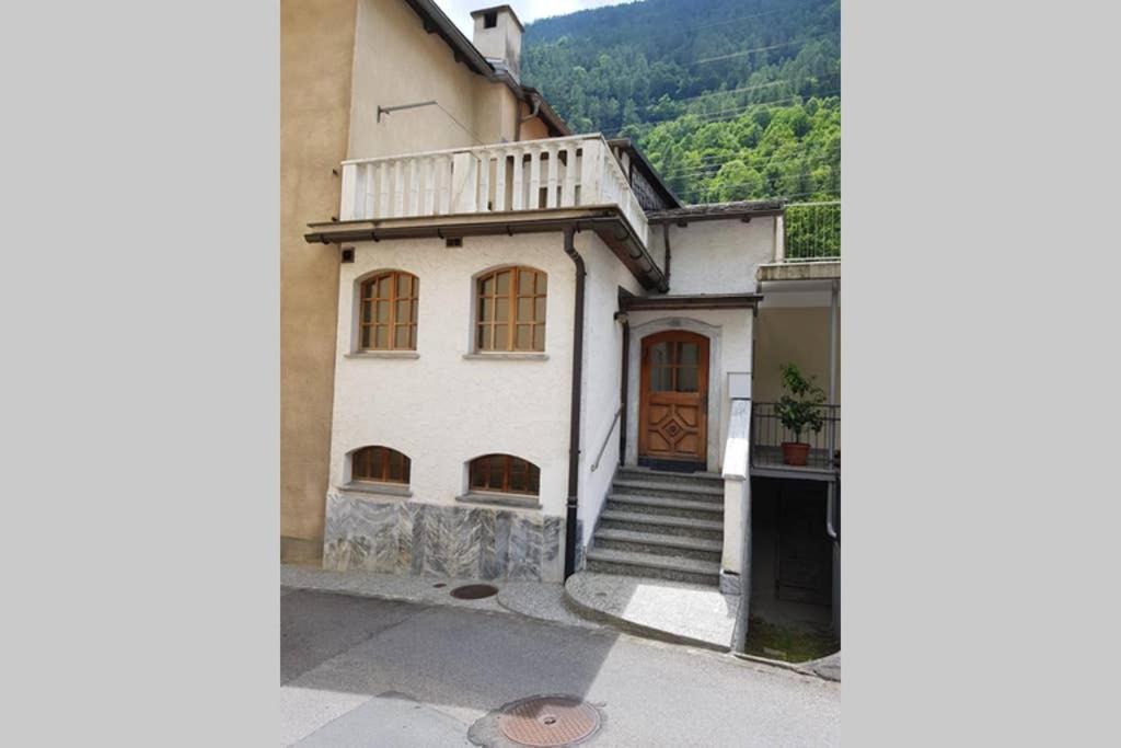 Bezauberndes Haus Fuer Erholsame Ferien Im Puschlav Vila Campascio Exterior foto