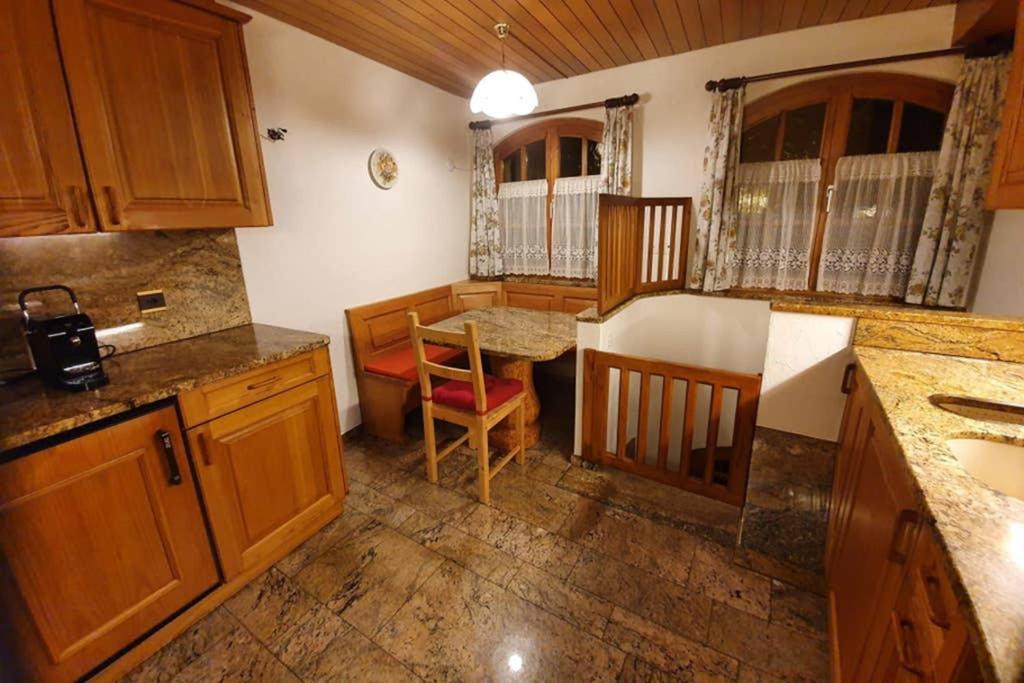 Bezauberndes Haus Fuer Erholsame Ferien Im Puschlav Vila Campascio Exterior foto