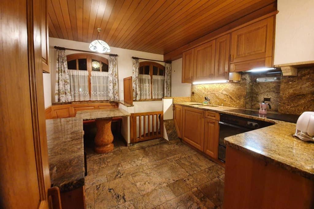 Bezauberndes Haus Fuer Erholsame Ferien Im Puschlav Vila Campascio Exterior foto
